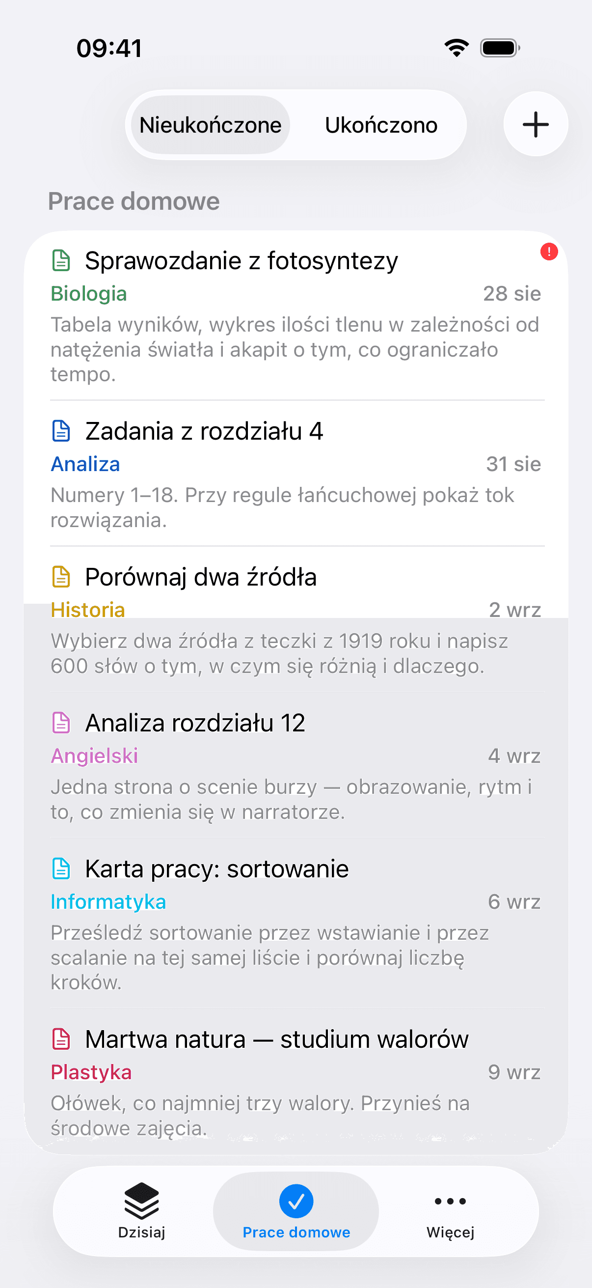 Lista zadań domowych na iPhonie, z przedmiotem i terminem przy każdym zadaniu